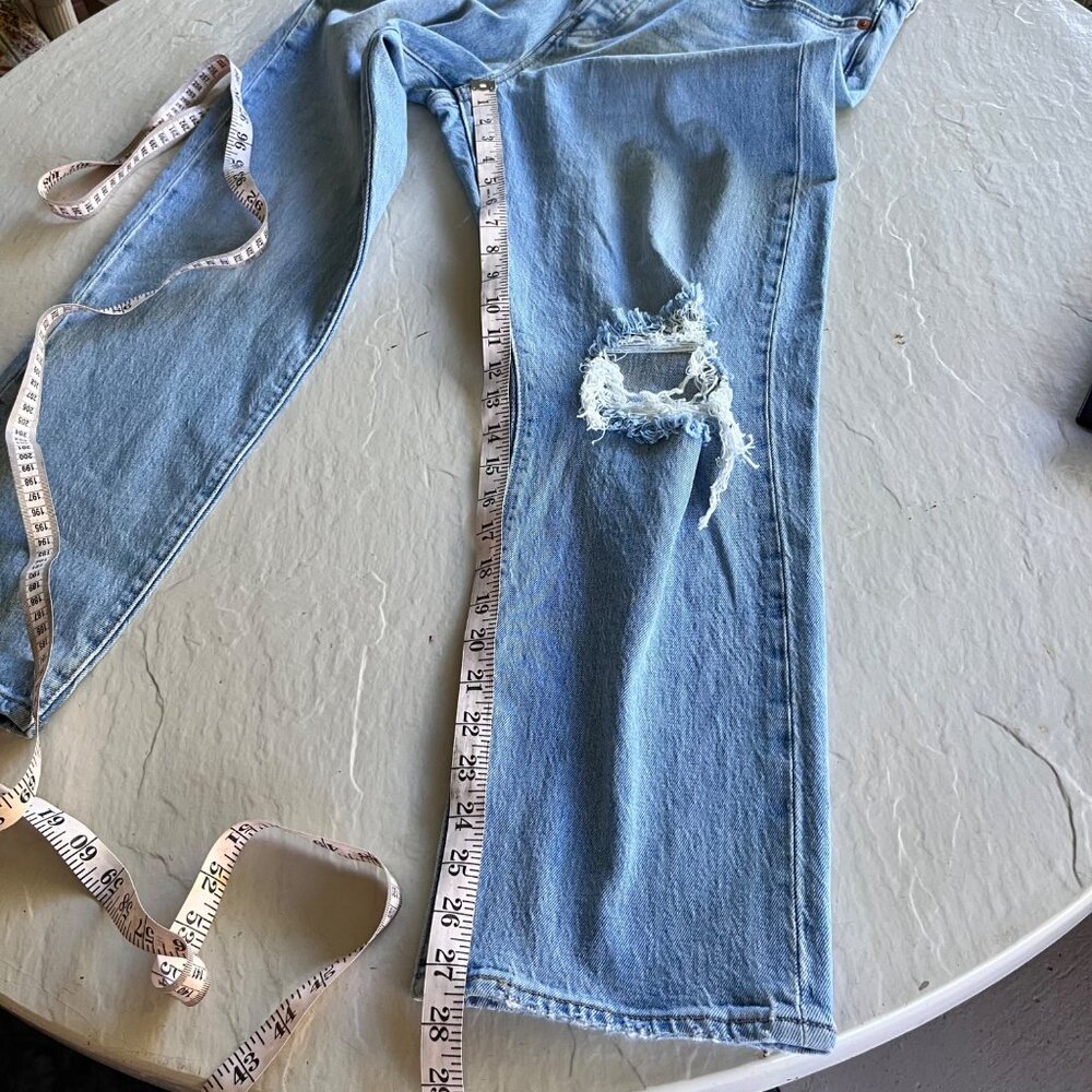 Levi's Premium Wedgie Straight Crop Ripped Distressed Jeans Size 32 - Picture 8 of 8